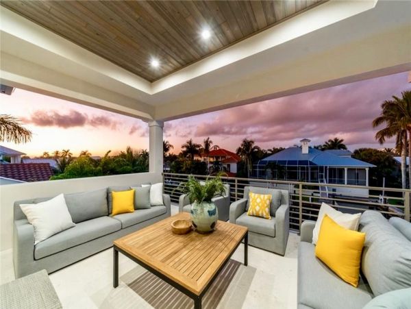 Naples Luxury Four Bedrooms Plus Den Pool Home
