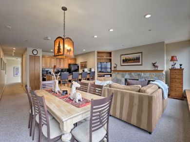 Vail Vacation Condo Sleeps 6 Walk to Lifts Mountain Views
