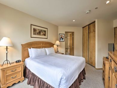 Vail Vacation Condo Sleeps 6 Walk to Lifts Mountain Views