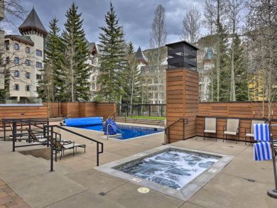 Vail Vacation Condo Sleeps 6 Walk to Lifts Mountain Views