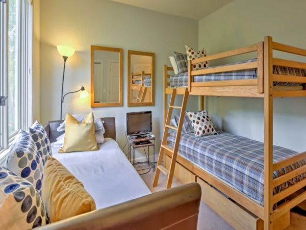 Updated Condo Short Walk to Lionshead & Ski Lifts Sleeps 8