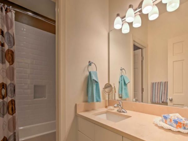 Updated Condo Short Walk to Lionshead & Ski Lifts Sleeps 8
