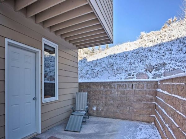Updated Condo Short Walk to Lionshead & Ski Lifts Sleeps 8