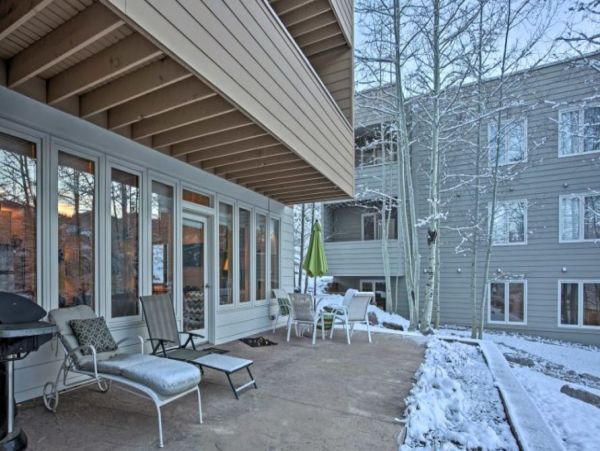 Updated Condo Short Walk to Lionshead & Ski Lifts Sleeps 8