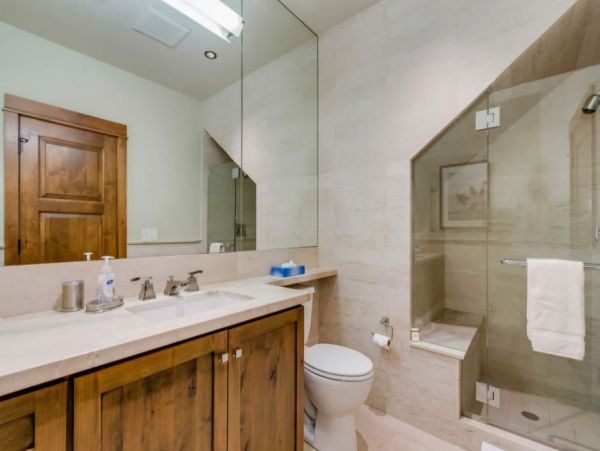 Walk to Lift 4  Bedroom Rental Vacation Home in Breckenridge