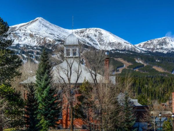 Walk to Lift 4  Bedroom Rental Vacation Home in Breckenridge