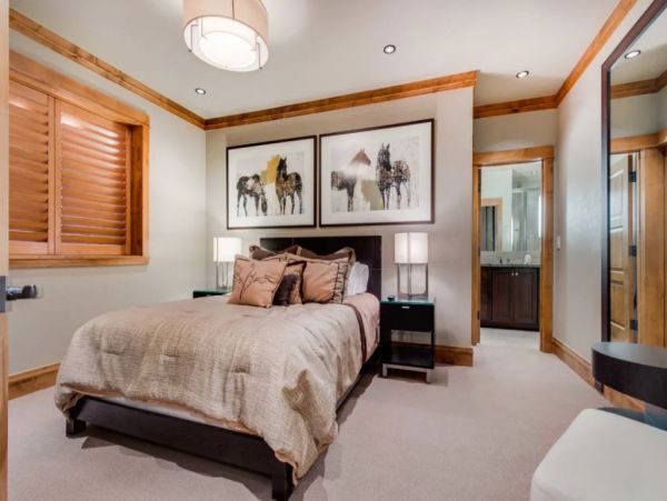 Walk to Lift 4  Bedroom Rental Vacation Home in Breckenridge