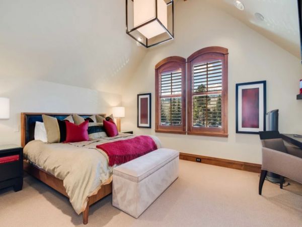 Walk to Lift 4  Bedroom Rental Vacation Home in Breckenridge