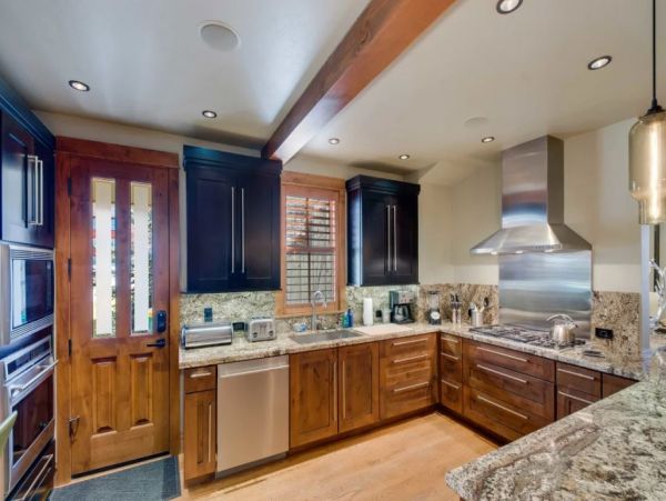 Walk to Lift 4  Bedroom Rental Vacation Home in Breckenridge