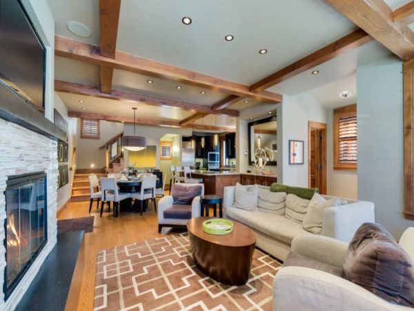 Walk to Lift 4  Bedroom Rental Vacation Home in Breckenridge