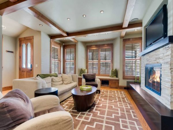 Walk to Lift 4  Bedroom Rental Vacation Home in Breckenridge