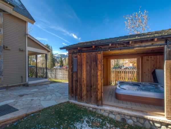 Walk to Lift 4  Bedroom Rental Vacation Home in Breckenridge