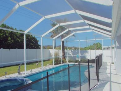 4 Bedroom Home with a Private Salt Water Pool and Jacuzzi
