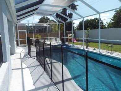 4 Bedroom Home with a Private Salt Water Pool and Jacuzzi