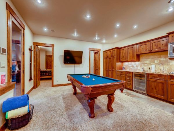 Breckenridge Ski-in Ski-out Six Bedroom Vacation Home