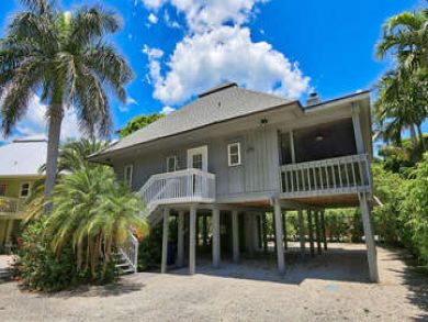 Charming Vacation Rental on Captiva island. Call Today.