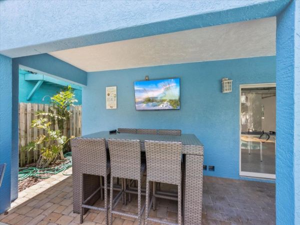 Three Bedroom Pool Home in Holmes Beach Short Walk to Beach