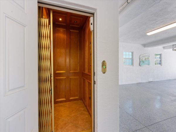 Three Bedroom Pool Home in Holmes Beach Short Walk to Beach