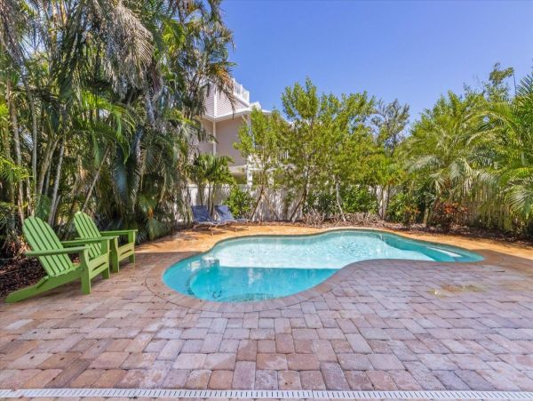 Three Bedroom Pool Home in Holmes Beach Short Walk to Beach