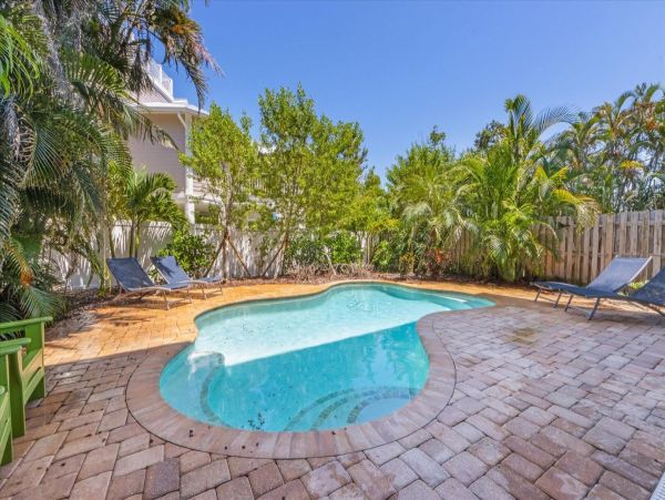 Three Bedroom Pool Home in Holmes Beach Short Walk to Beach