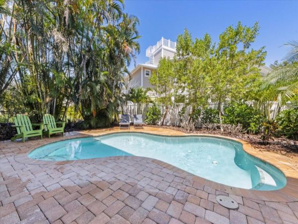 Three Bedroom Pool Home in Holmes Beach Short Walk to Beach