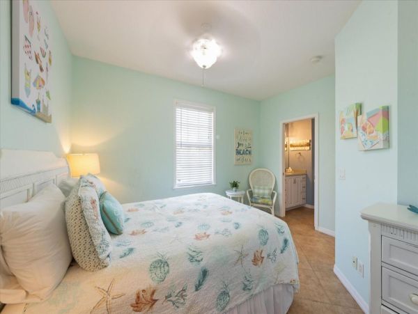 Three Bedroom Pool Home in Holmes Beach Short Walk to Beach