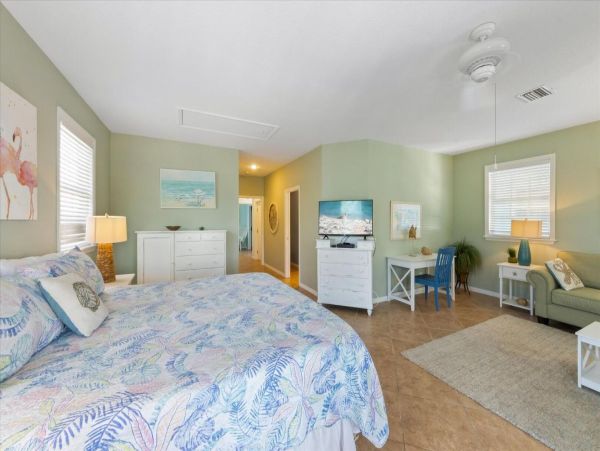 Three Bedroom Pool Home in Holmes Beach Short Walk to Beach