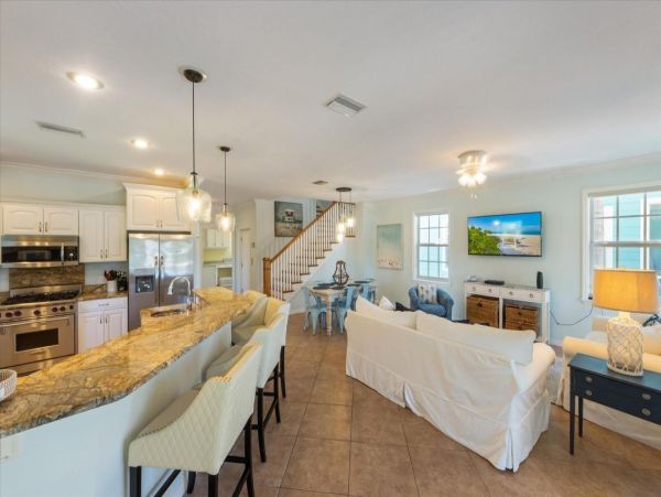 Three Bedroom Pool Home in Holmes Beach Short Walk to Beach