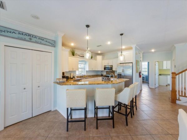Three Bedroom Pool Home in Holmes Beach Short Walk to Beach