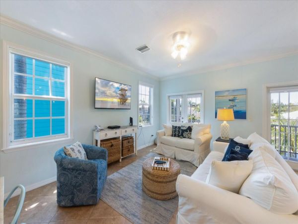 Three Bedroom Pool Home in Holmes Beach Short Walk to Beach