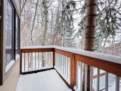Park City Vacation Condo Sleeps Nine Walk to Lifts