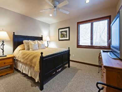 Park City Vacation Condo Sleeps Nine Walk to Lifts