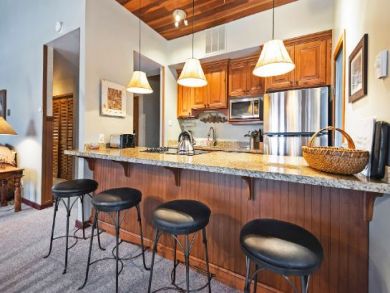 Park City Vacation Condo Sleeps Nine Walk to Lifts