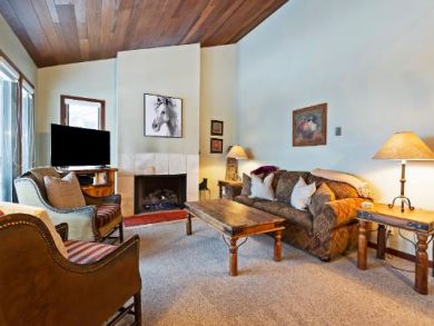 Park City Vacation Condo Sleeps Nine Walk to Lifts