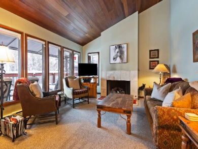 Park City Vacation Condo Sleeps Nine Walk to Lifts