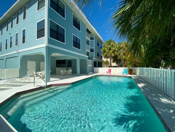 Holmes Beach Two Bedrooms Vacation Condo