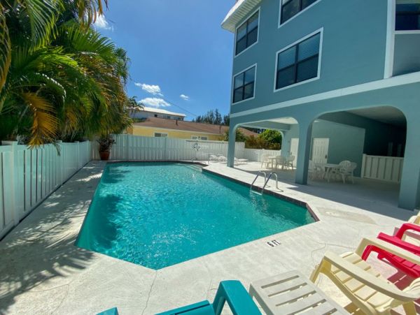 Holmes Beach Two Bedrooms Vacation Condo
