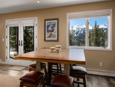 Mountain View Four Bedroom Plus Den Ski Home in Breckenridge