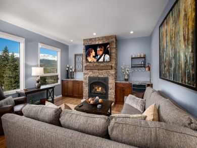 Mountain View Four Bedroom Plus Den Ski Home in Breckenridge