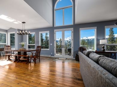 Mountain View Four Bedroom Plus Den Ski Home in Breckenridge