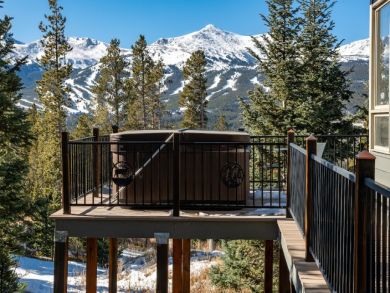 Mountain View Four Bedroom Plus Den Ski Home in Breckenridge