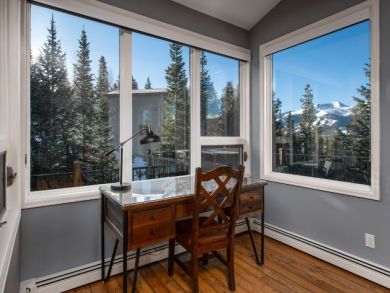Mountain View Four Bedroom Plus Den Ski Home in Breckenridge