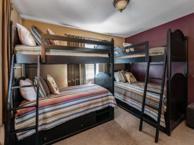 Mountain View Four Bedroom Plus Den Ski Home in Breckenridge
