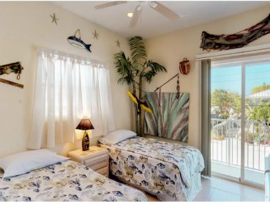 Marathon Vacation Home Sleeps Ten Guests