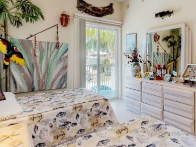 Marathon Vacation Home Sleeps Ten Guests