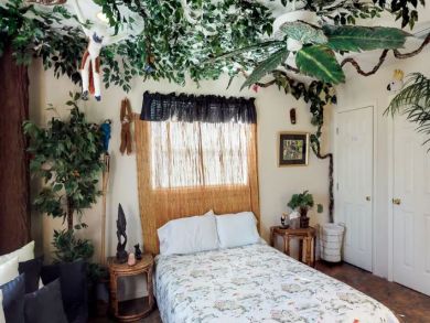 Marathon Vacation Home Sleeps Ten Guests
