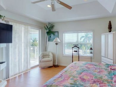 Marathon Vacation Home Sleeps Ten Guests