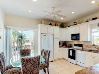 Marathon Vacation Home Sleeps Ten Guests