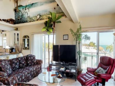 Marathon Vacation Home Sleeps Ten Guests