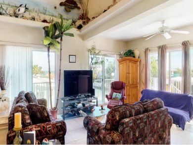 Marathon Vacation Home Sleeps Ten Guests